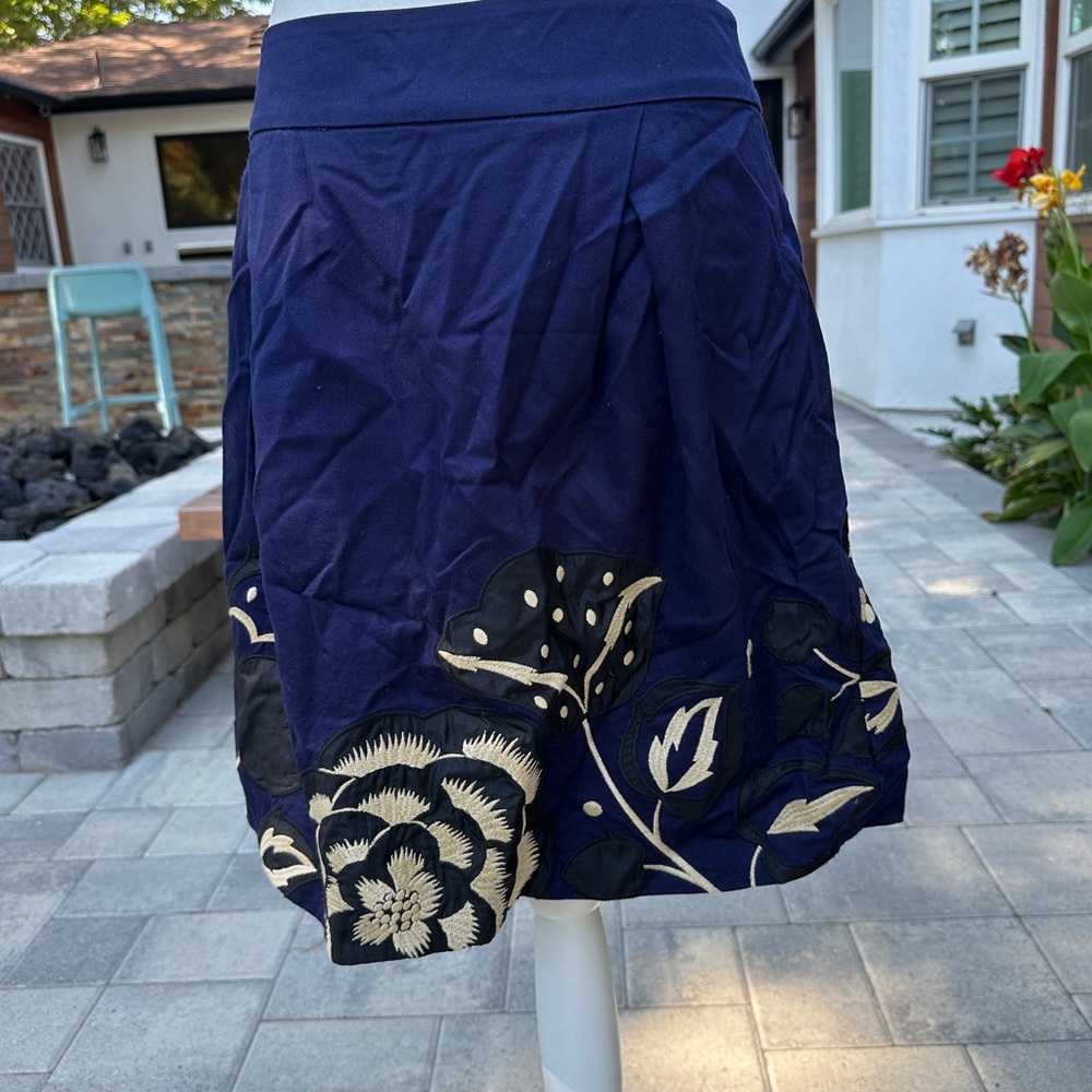 Elegant Navy Floral Brocade Skirt - Picture 2 of 4